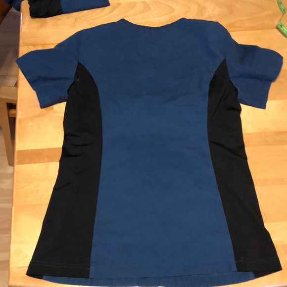 Bundle of two scrub tops - Picture 5 of 7